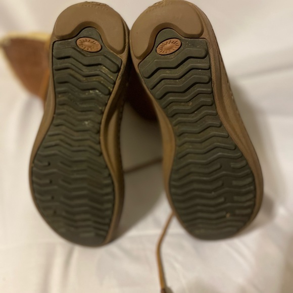 UGG Boots Size 7 - Picture 5 of 6